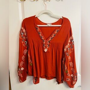 Women’s Easel Floral Embroidered Top